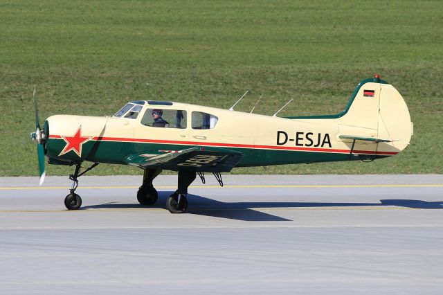 YAKOVLEV Yak-18U (D-ESJA)
