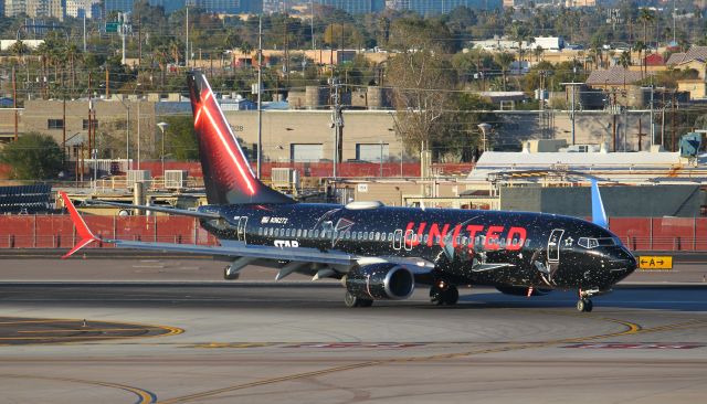 Boeing 737-800 (N36272)