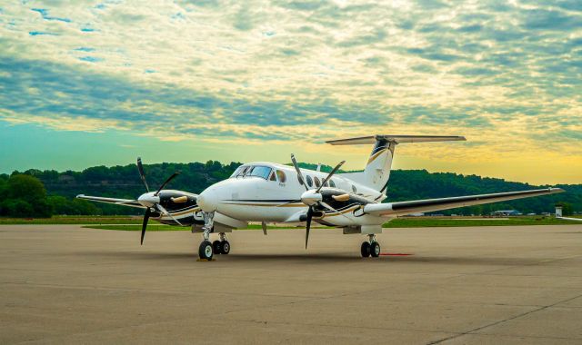 Beechcraft Super King Air 300 (N566KA)