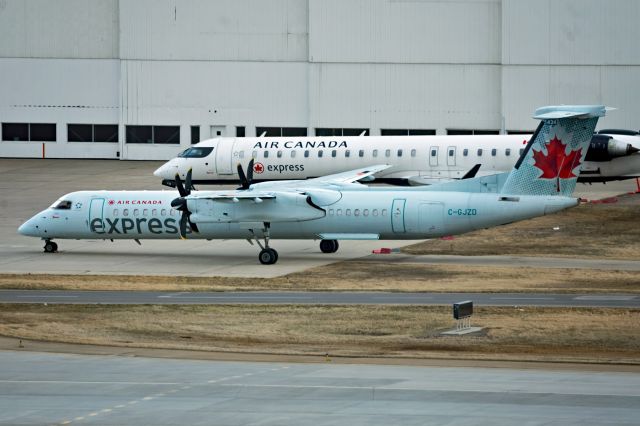 de Havilland Dash 8-400 (C-GJZD)