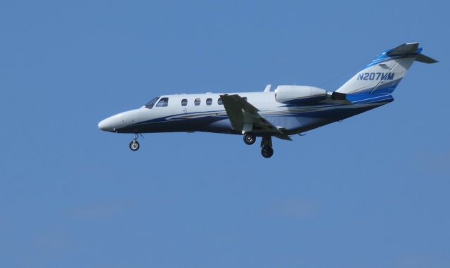 Cessna Citation CJ2+ (N207MM) - On final is this 2002 Cessna Citation 525A in the Autumn of 2018.