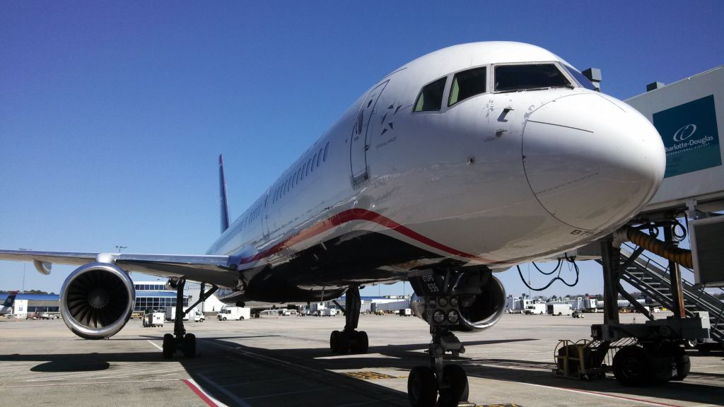 Boeing 757-200 (N936UW)