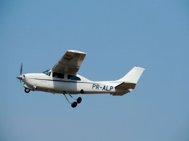 Cessna Centurion (PR-ALP) - Cessna T210N Turbo Centurion II (cn 21064670) - Criciúma - Forquilhinha (CCM / SBCM), Brazil