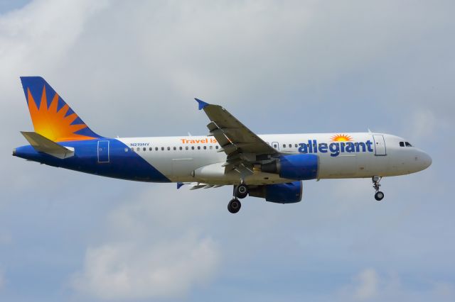 Airbus A320 (N219NV) - 12/28/2014. Over the fence at KPIE arriving from KCVG.