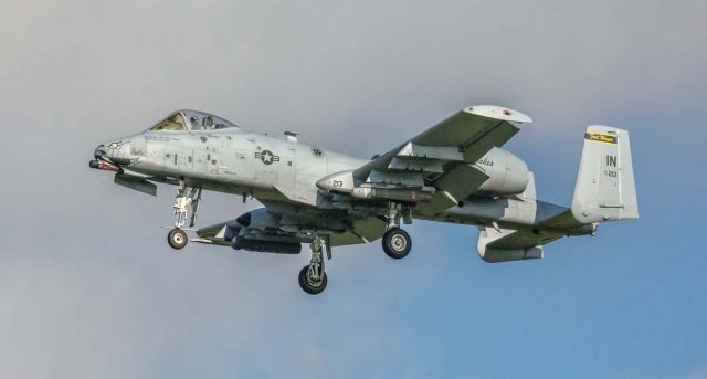 Fairchild-Republic Thunderbolt 2 (N79213) - A10 landing at KFWA