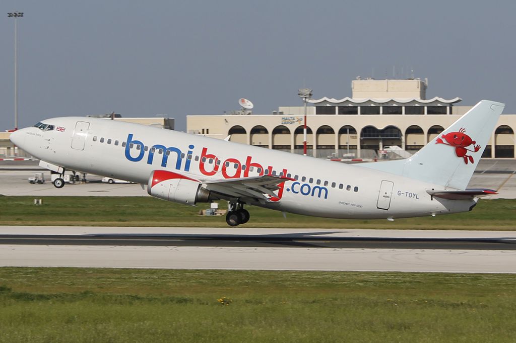 Boeing 737-500 (G-TOYL)