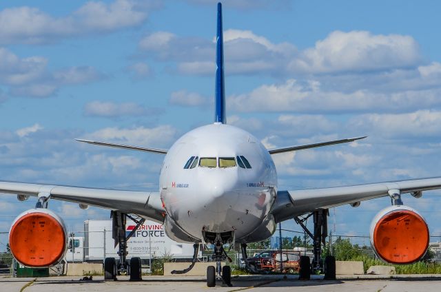 Airbus A330-300 (C-GTSR)