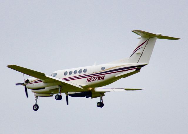 Beechcraft Super King Air 200 (N637WM) - At Shreveport Regional. Raytheon B200