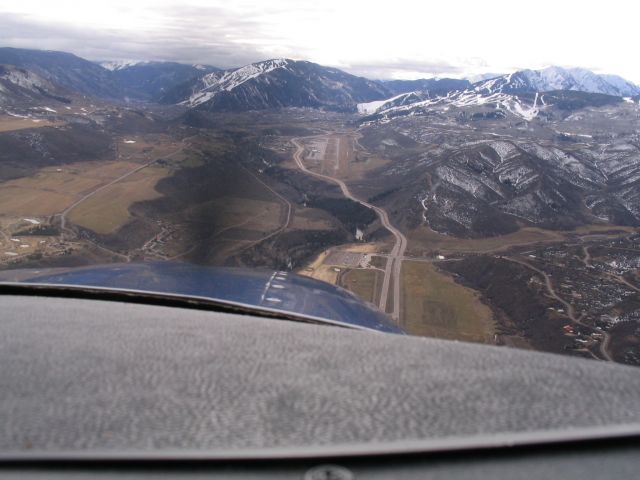 Cessna Skylane (N2700A) - Approach to Aspen, CO