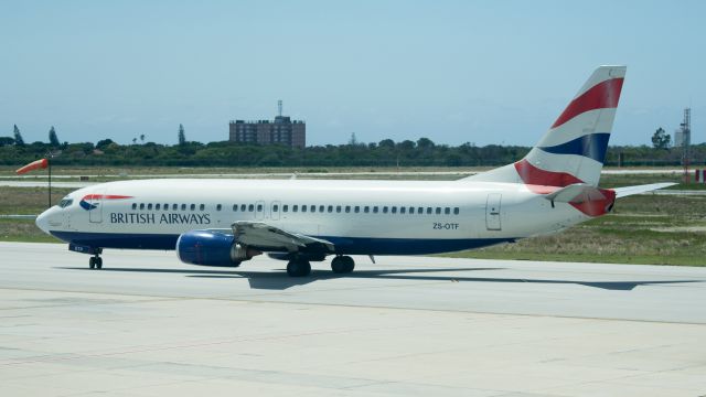 BOEING 737-400 (ZS-OTF) - Slight breeze blowing from the West