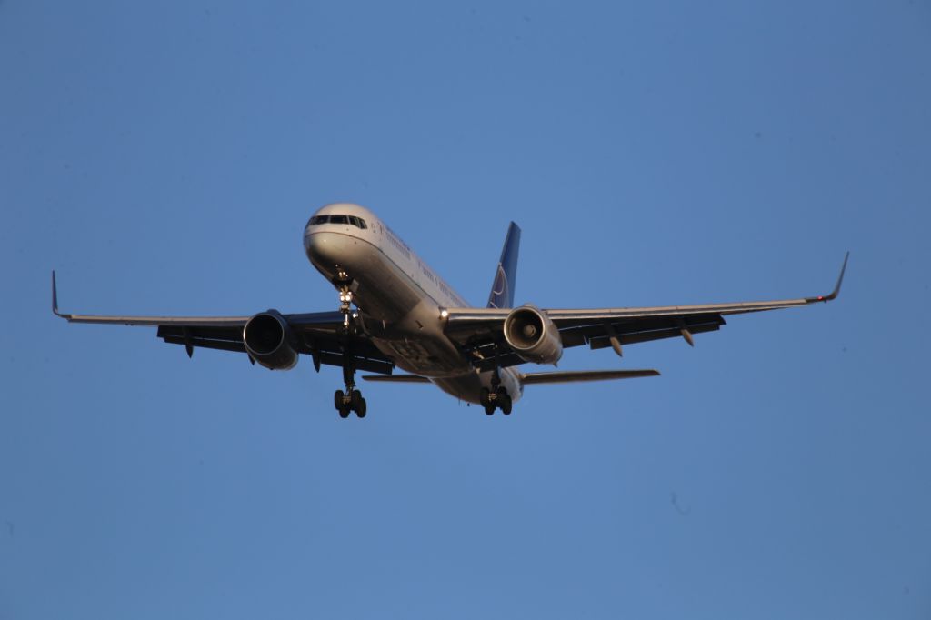 Boeing 757-200 (N34137)