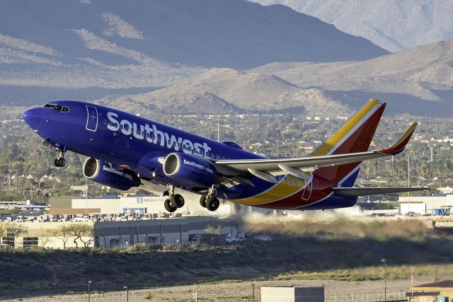 Boeing 737-700 (N203WN)