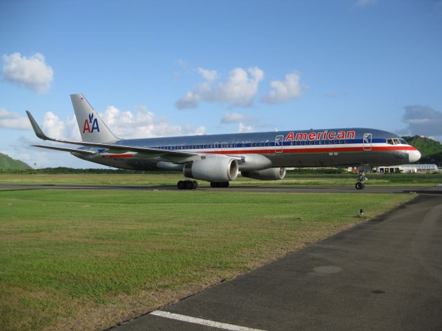 Boeing 757-200 (N697AN) - AAL