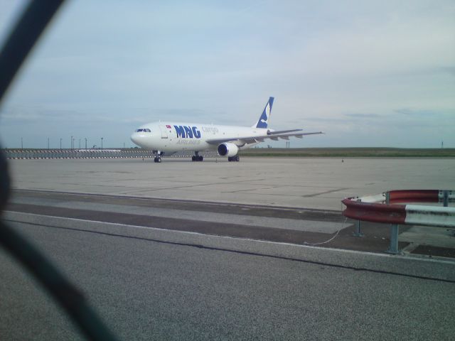 Airbus A300F4-200 (TC-MCG) - Un Airbus A300B4-622R (F) de la compagnie MNG Airlines cargo 