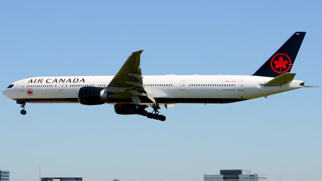 Boeing 777 (C-FIUV)