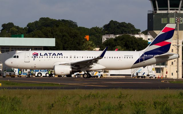 Airbus A320 (PR-TYN)