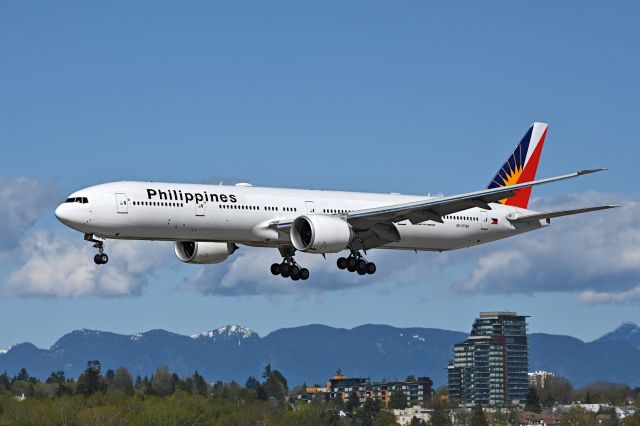 BOEING 777-300 (RP-C7782)
