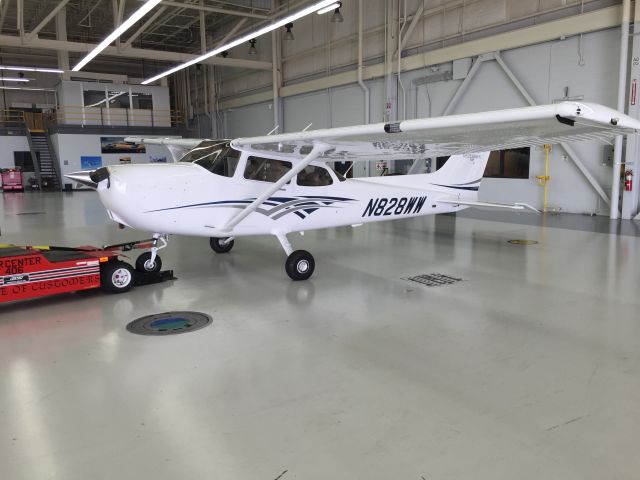 Cessna Skyhawk (N828WW) - Day of delivery at the Cessna factory 06/29/2016