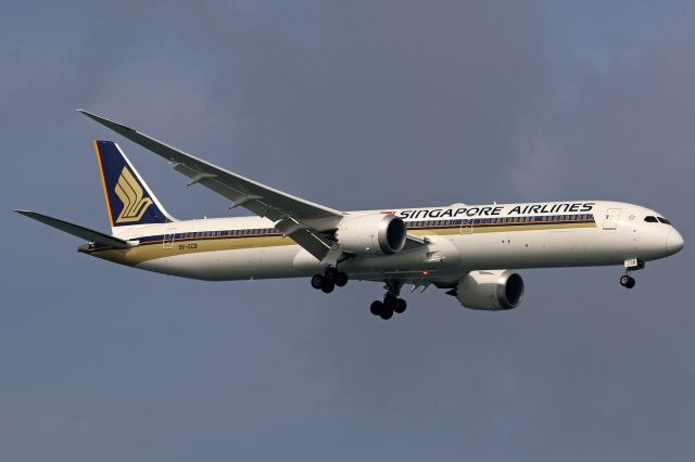 BOEING 787-10 Dreamliner (9V-SCB)