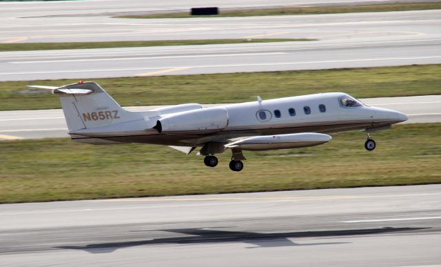 Canadair Challenger 350 (N65RZ)