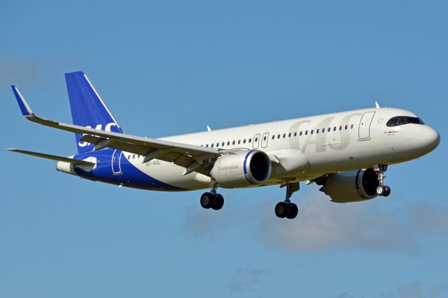 Airbus A320neo (SE-ROL) - St. Magleby RWY04R