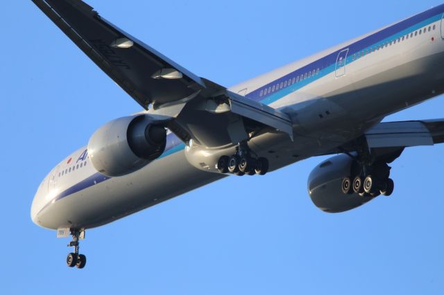 BOEING 777-300ER (JA785A)