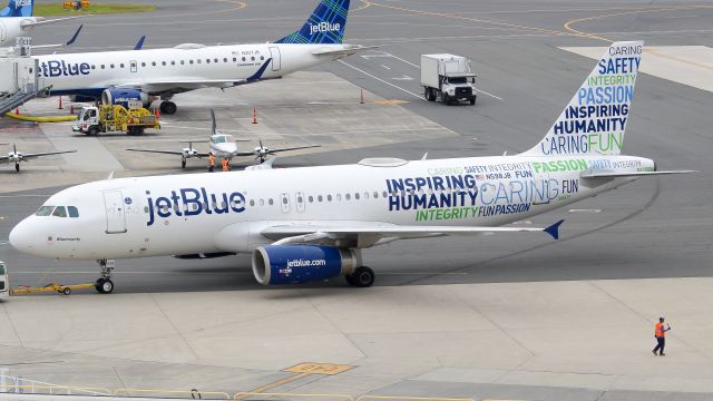 Airbus A320 (N598JB) - One of my favorite jetBlue liveries