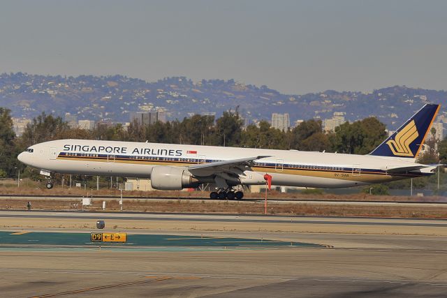 BOEING 777-300 (9V-SWA)