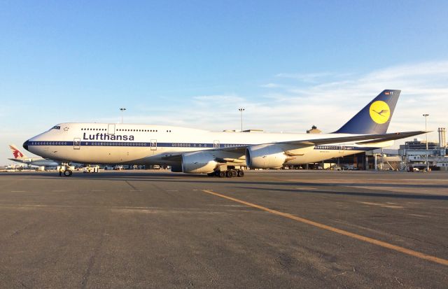 BOEING 747-8 (D-ABYT) - Lufthansa German Airlines Classic Retro Livery 