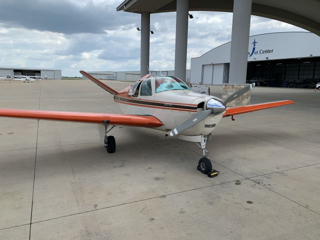 Beechcraft 35 Bonanza (N2131D)