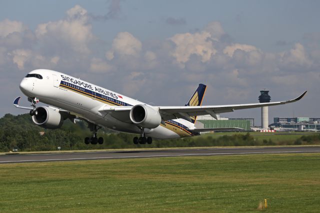 Airbus A350-900 (9V-SMG) - SIA51 returns to Singapore after earlier arriving from Houston, IAH, the flights having recently restarted after the massive storm and floods there.