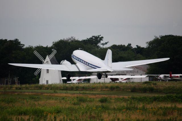 Douglas DC-3 (N61981)