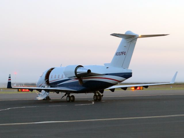 Canadair Challenger (N337FX) - Early Monday morning.