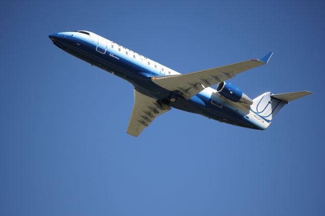 Canadair Regional Jet CRJ-200 (N507CA) - Departing runway 25