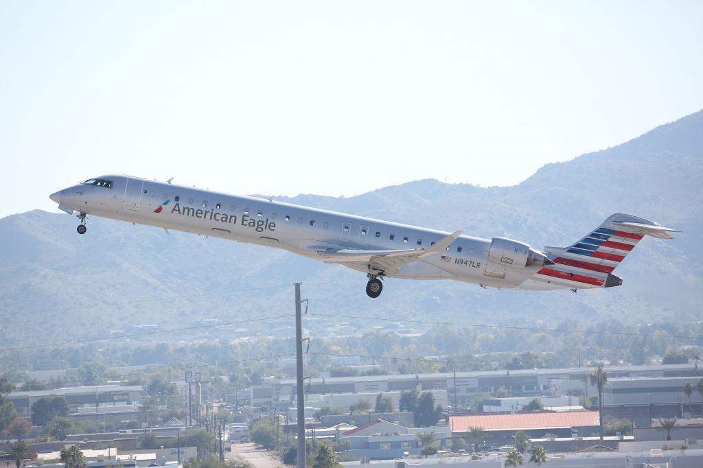 Canadair Regional Jet CRJ-900 (N947LR)