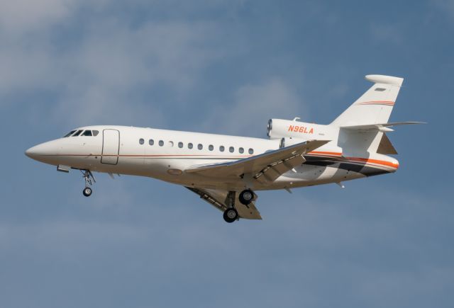 Dassault Falcon 900 (N96LA)