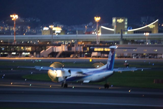 de Havilland Dash 8-400 (JA859A)