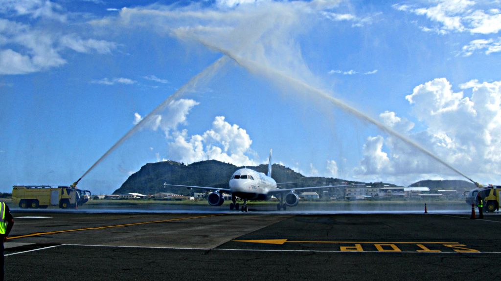 Airbus A320 (N708JB)