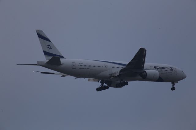 Boeing 777-200 (4X-ECB)