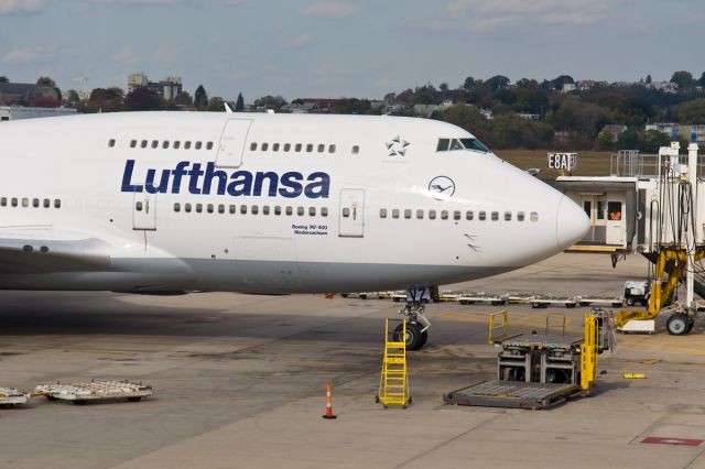 Boeing 747-400 (D-ABVZ) - Boeing 747-400 Niedersachsen !