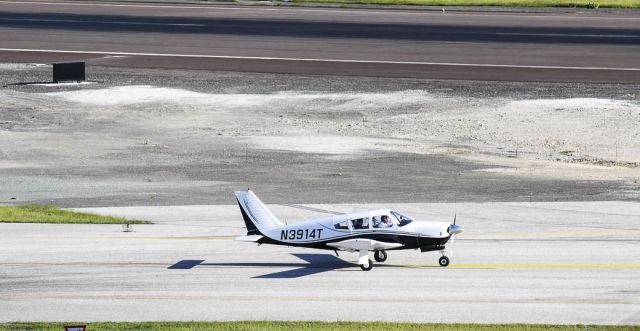 Piper Cherokee Arrow (N3914T)