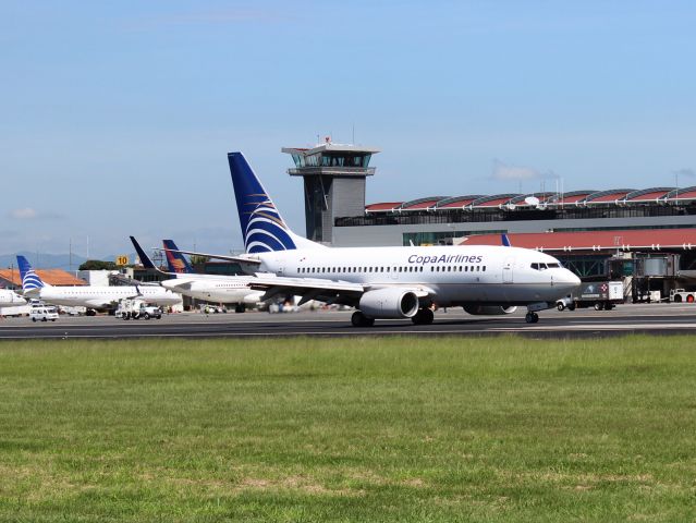Boeing 737-700 (HP-1380CMP)