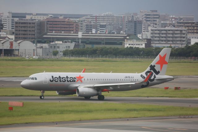 Airbus A320 (JA12JJ)