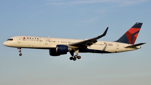 Boeing 757-200 (N687DL)