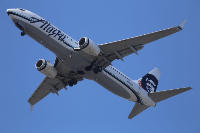 Boeing 737-800 (N529AS)