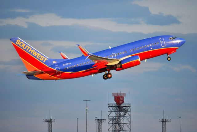 Boeing 737-700 (N7732A)