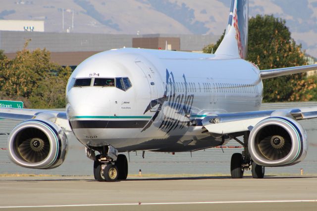 Boeing 737-800 (N534AS)