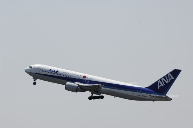 BOEING 767-300 (JA8275) - Departure at Haneda Intl Airport Rwy16R on 2013/05/05