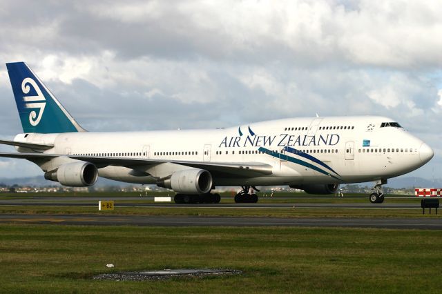 Boeing 747-400 (ZK-SUI) - ANZ