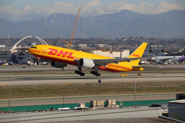 BOEING 777-200LR (N773CK)